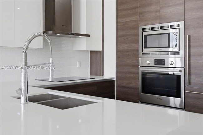 301 Altara Ave Unit LPH902