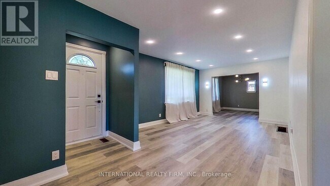 Photo - 85 Churchill Ave