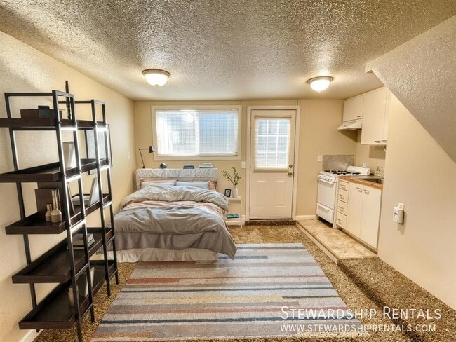 754 W 12th Ave Unit E