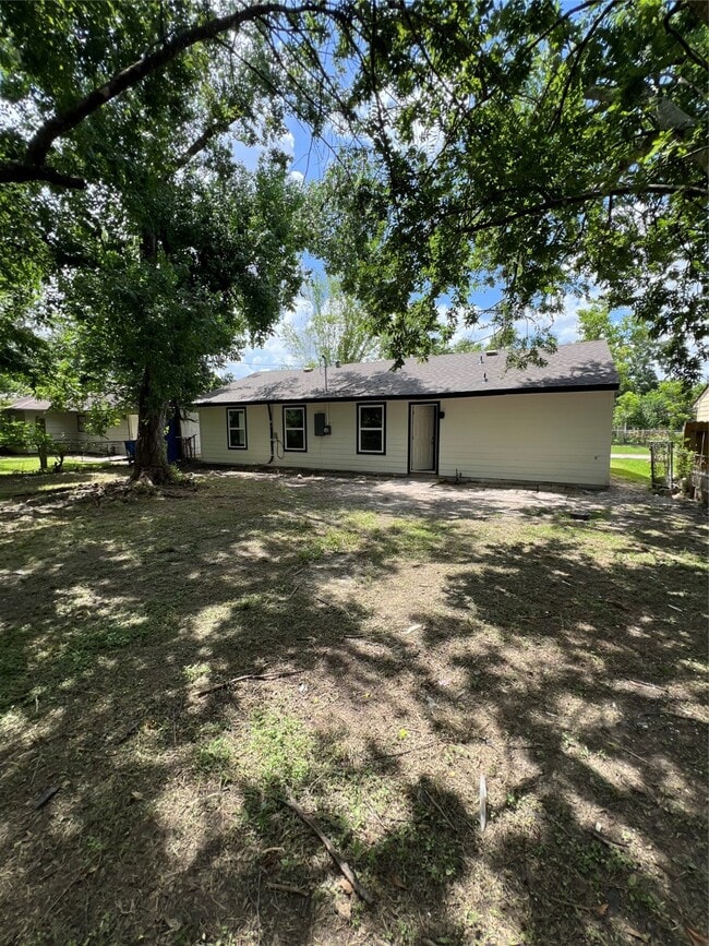 Photo - 5915 Beldart St