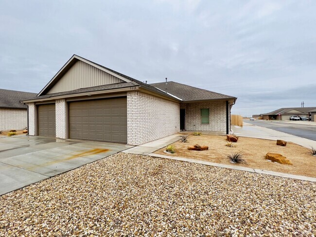 Building Photo - 3/2/2 Duplex in Northwest Lubbock Rental