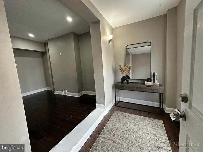 Photo - 6142 Larchwood Ave