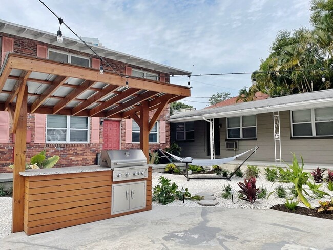 656 Beach Dr NE Unit 276-01