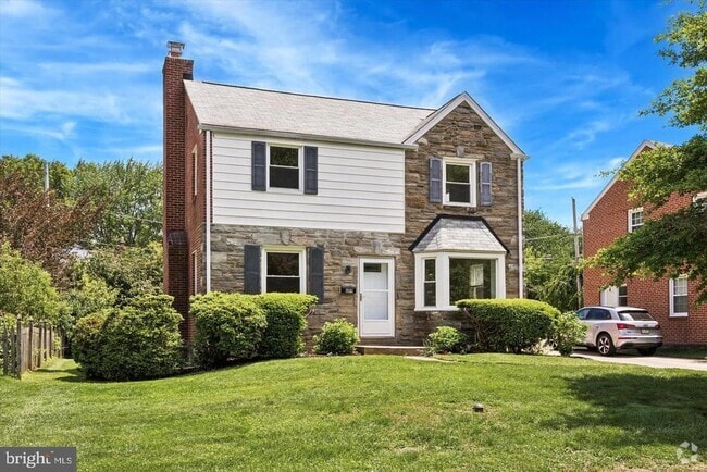 Building Photo - 609 Latham Dr Rental