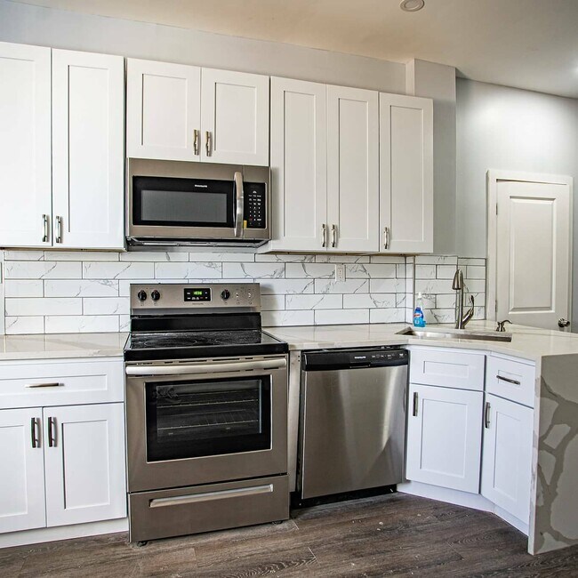 Photo - 31 S Salford St