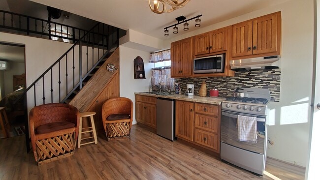 Photo - 960 W Schwartz Rd