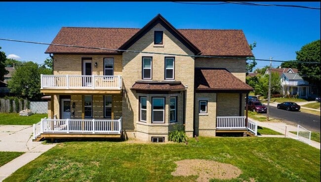Photo - 818 N 6th St