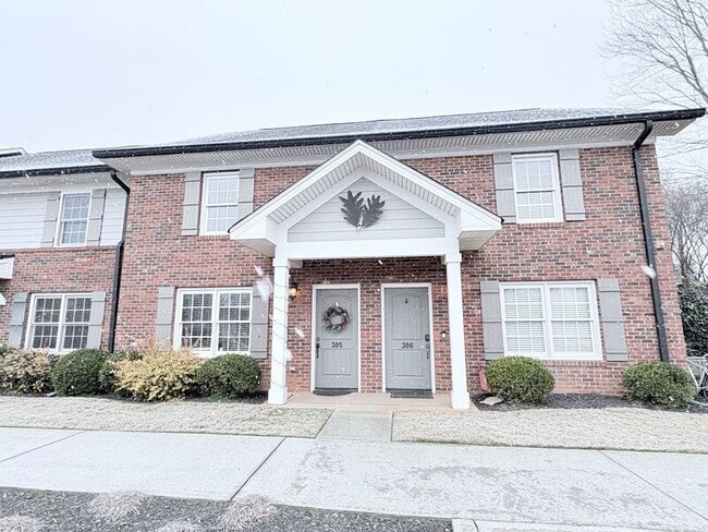 Building Photo - 209 Calhoun St