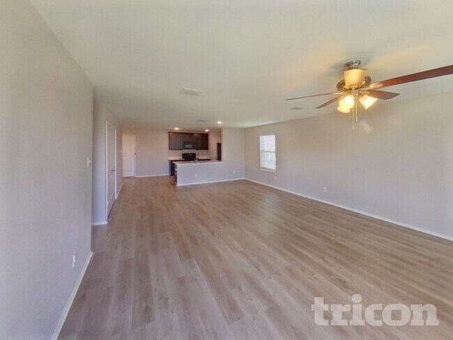 Photo - 758 Bayonet St