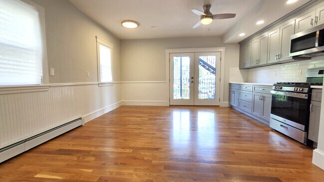 Photo - 61 Waverly St Unit 1