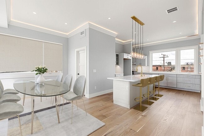 Photo - 308 Newton St