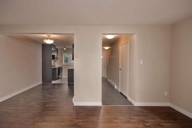Photo - SPACIOUS 3 BEDROOM TOWNHOME IN SOUTHWEST LONDON Unit 152