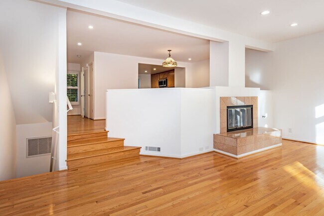 Photo - Spacious 3BD/2.5BA Mesa Townhome! (Walking...