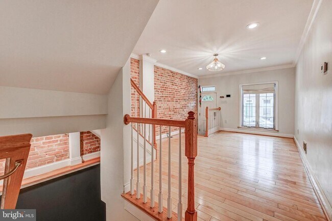 Photo - 145 N Streeper St