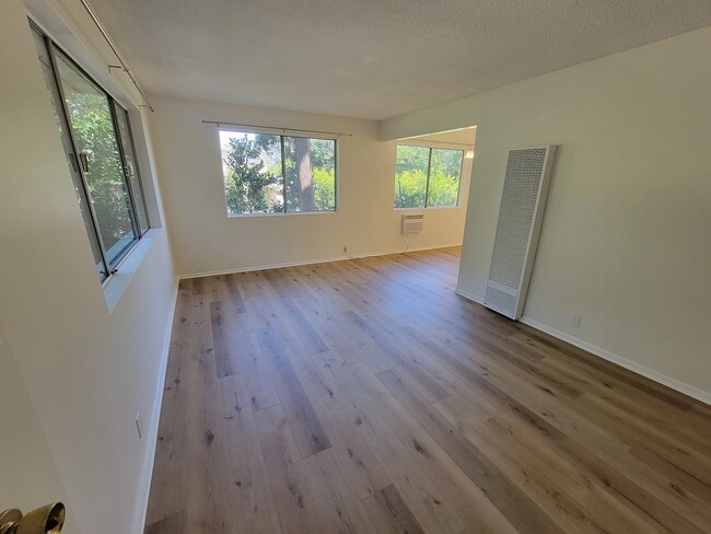 Photo - 13530 Leadwell St Unit 5