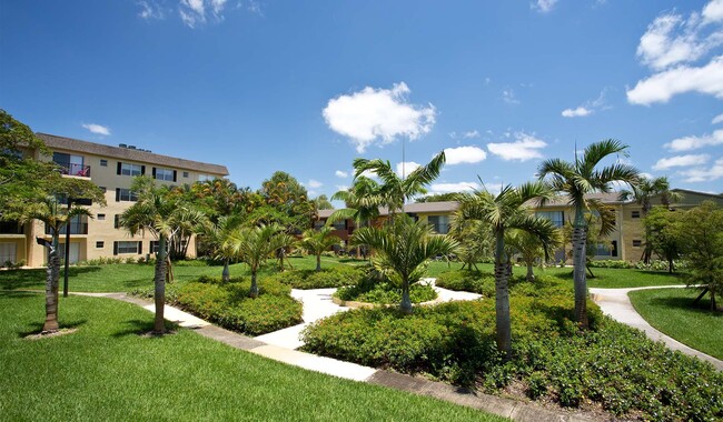 Dé un paseo y explore su nuevo hogar. - Plantation Gardens Apartment Homes