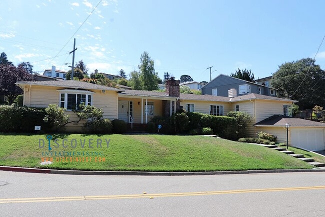 Building Photo - Oakmore Ranch Style Home