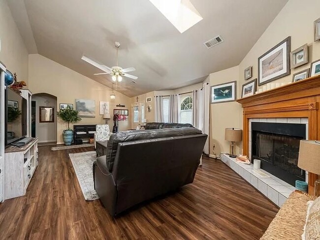 Photo - 136 Forest View Cir