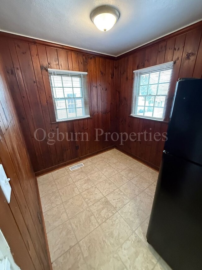 Photo - 614 Mulberry St SW