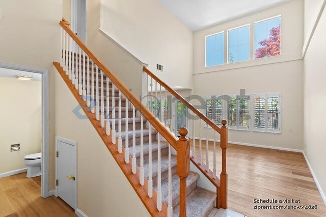Photo - 439 Sandhurst Dr