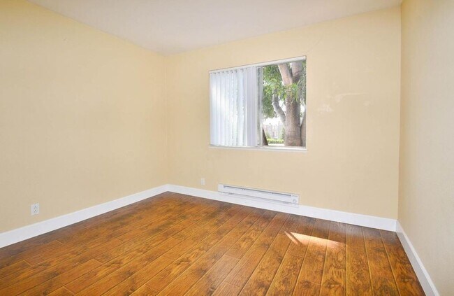 Photo - $2500 / 2 BR WONDERFULLY REMODELED DUPLEX ...
