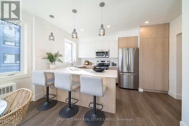 Photo - 1450 Avenue Rd Unit 3