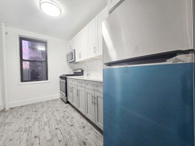 Photo - 525-527 Riverdale Avenue Unit 7F