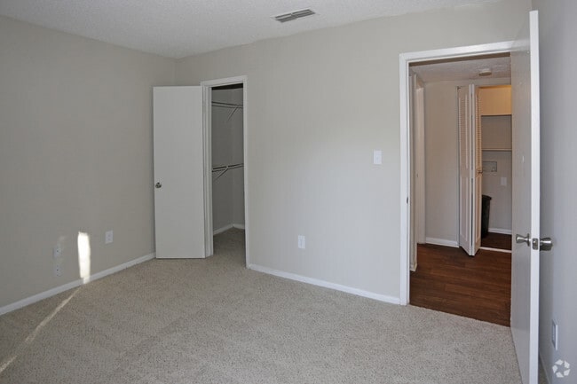 Photo - Crossing at Holcomb Bridge