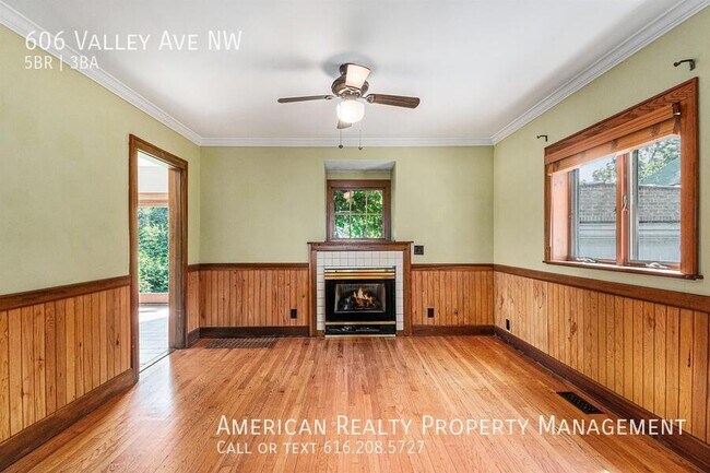 Photo - 606 Valley Ave NW