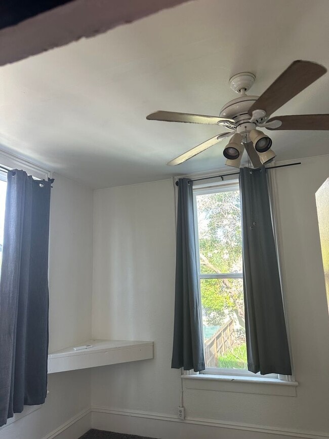 Photo - 734-734 W 4th St Unidad 734 W 4th St