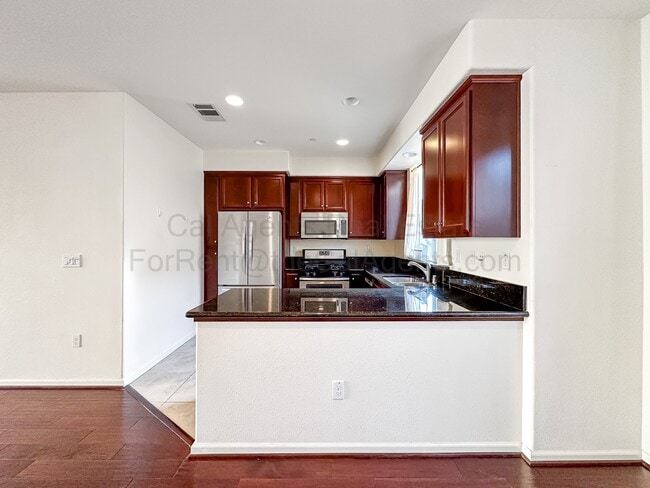 Photo - 110 Heligan Ln