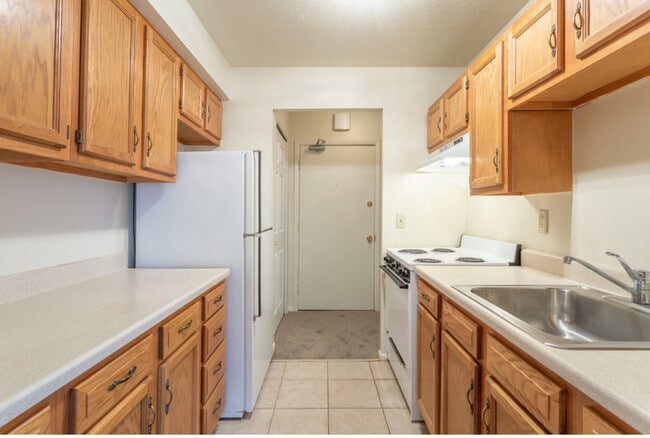 Lawnfair-Kitchen 2 Bedroom