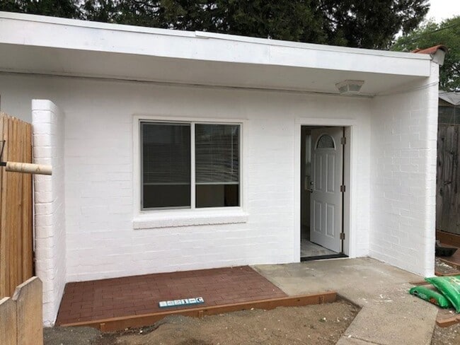 Building Photo - 1421 Florence Ln Unit 1421C