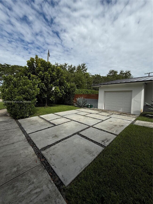 Photo - 675 NE 93rd St