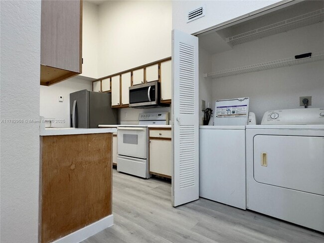 Photo - 2880 N Oakland Forest Dr