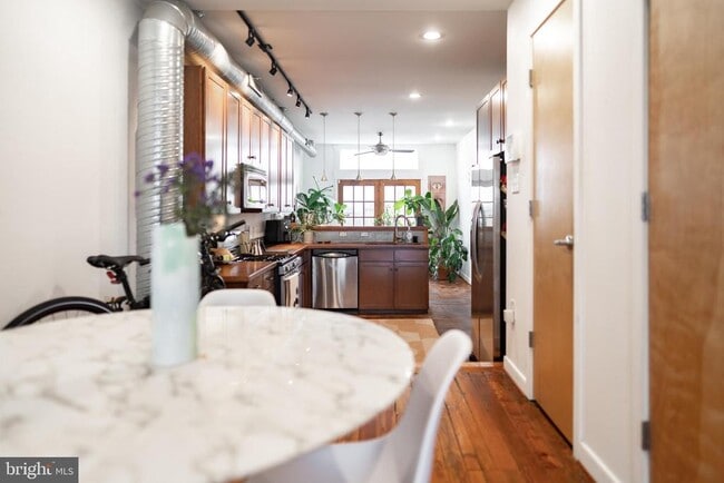 Photo - 221 E Heath St Townhome