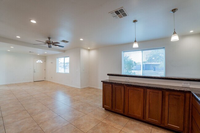 Photo - 436 E Waverly St