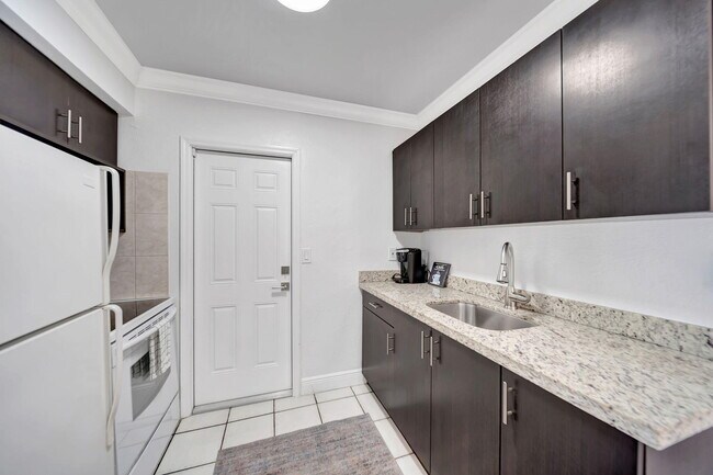 Photo - 2724 NE 14th St Unit 5