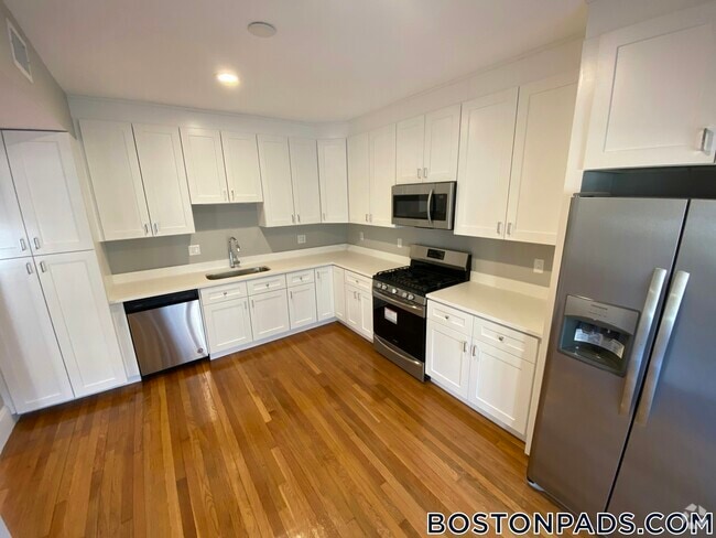 Building Photo - 190 Kelton St Rental