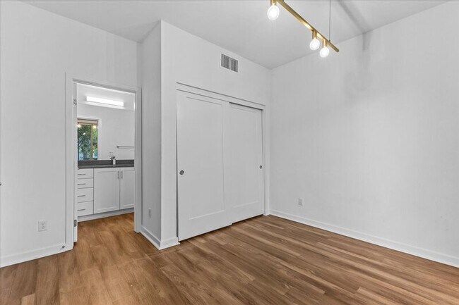 Photo - 147 Placemark