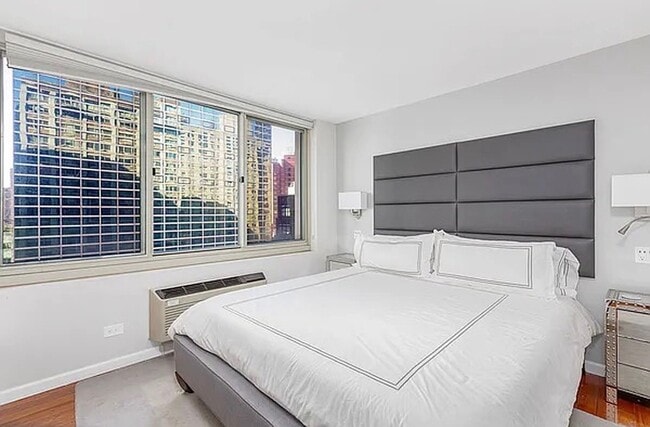 Photo - 333 E 45th St Unit 333 E 45th St #24F