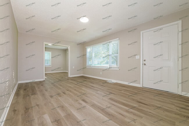 Photo - 9500 Haskins St