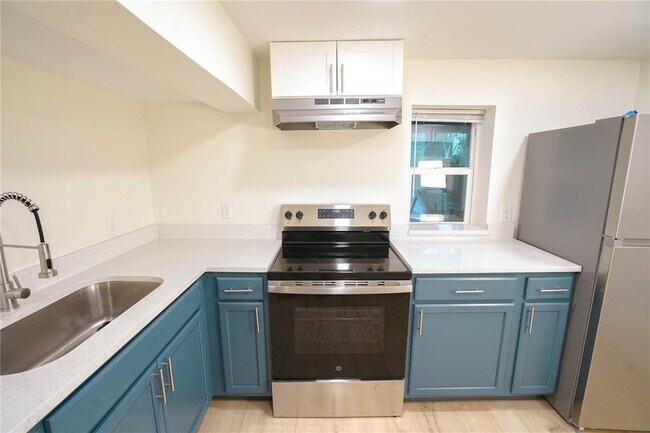 535 14th Ave S Unit 4