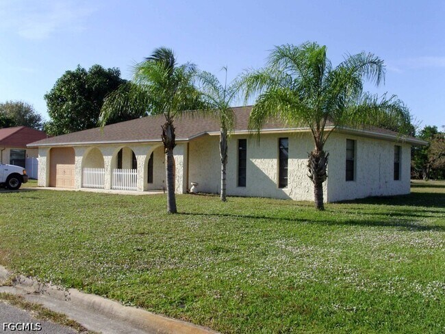Building Photo - 111 Doveside Ln