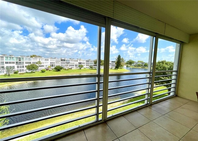 Building Photo - 4031 Harwood D Unit 4031