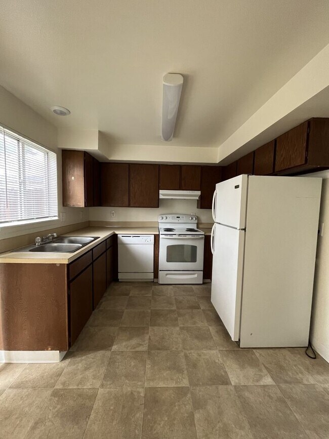 Photo - 118 W Colby Ln