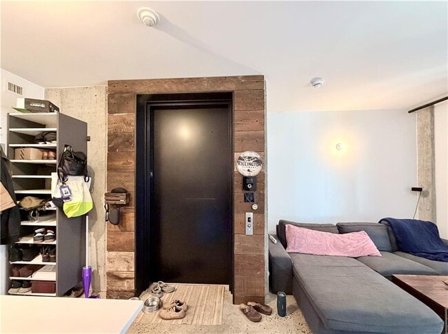 Building Photo - 651 New York Ave Unit 307