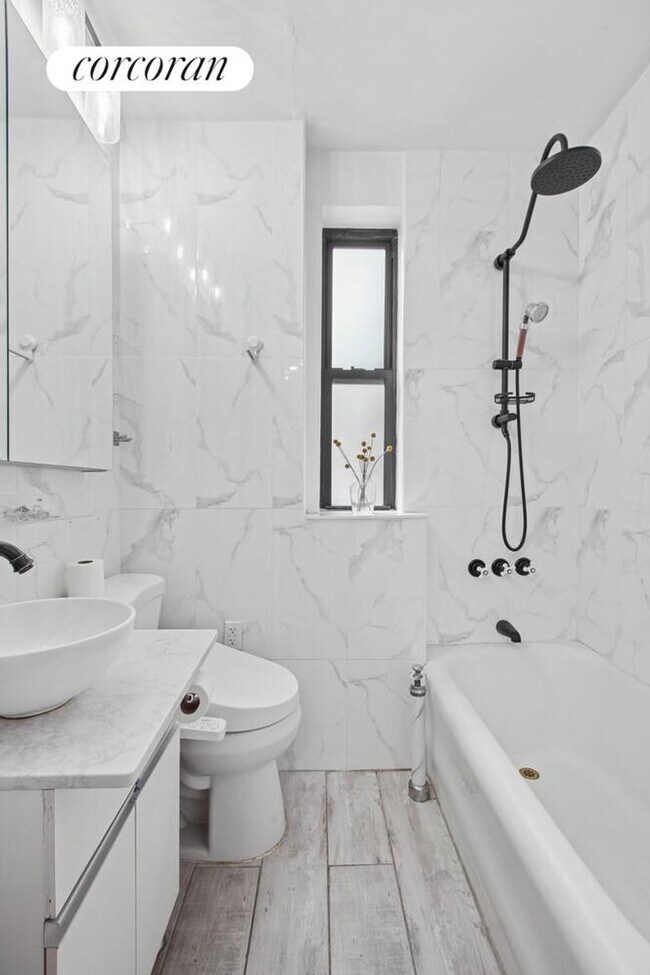 Photo - 461 W 44th St