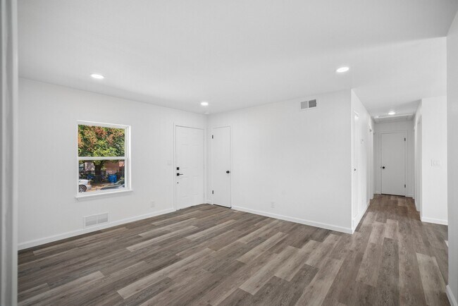 Photo - 4672 N Troost Ave