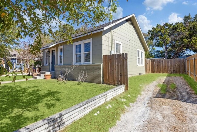 Photo - 1705 S 5th St